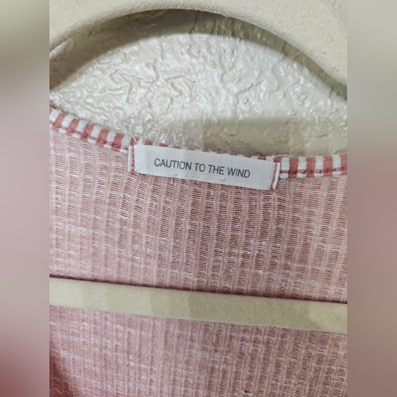 🔸️5 FOR $25 Caution To The Wind Striped V-Neck Wrap Top - Picture 2 of 4